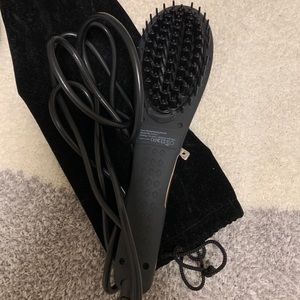 FoxyBAE hairstyling brush